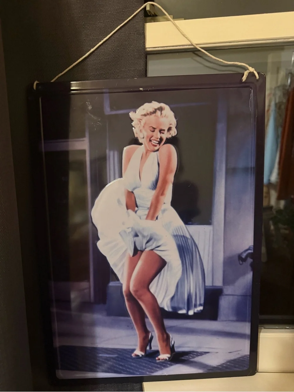 Vintage-Style Glamour Wall Art in White and Blue